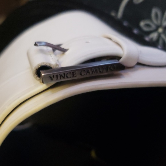 NWOT- Vince Camuto ‘Cooliann’ Studded Leather Toe Loop Sandal - Picture 8 of 10